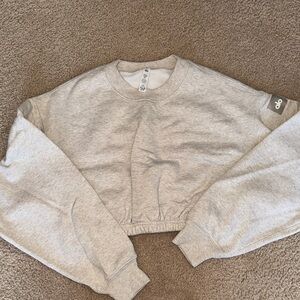 ALO Yoga Women's oatmeal Cropped Sweater